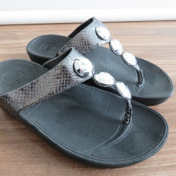 FITFLOP Petra Thong Toe Post Flip Flop Sandals in Metallic Pewter Snake Print - Picture 6 of 12